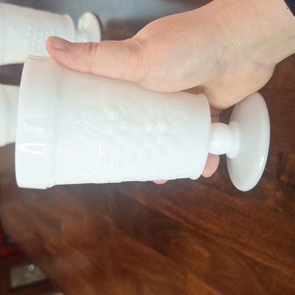 Vintage 4pc Milk Glass Goblet Set - Picture 5 of 7
